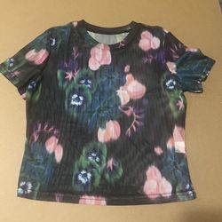 Women’s New Floral Blouse ( Size Medium )In Excellent Condition