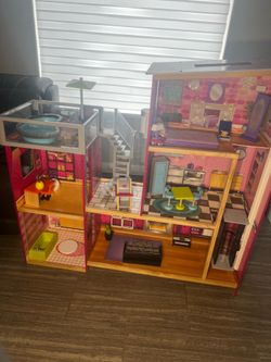 Kid Kraft doll house