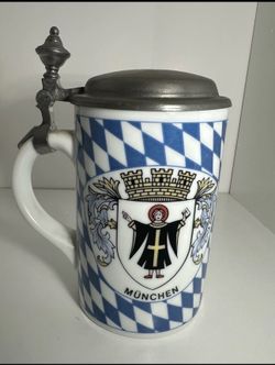 Beer Stein Bayern München Coat of Arms -Germany W/ Lid