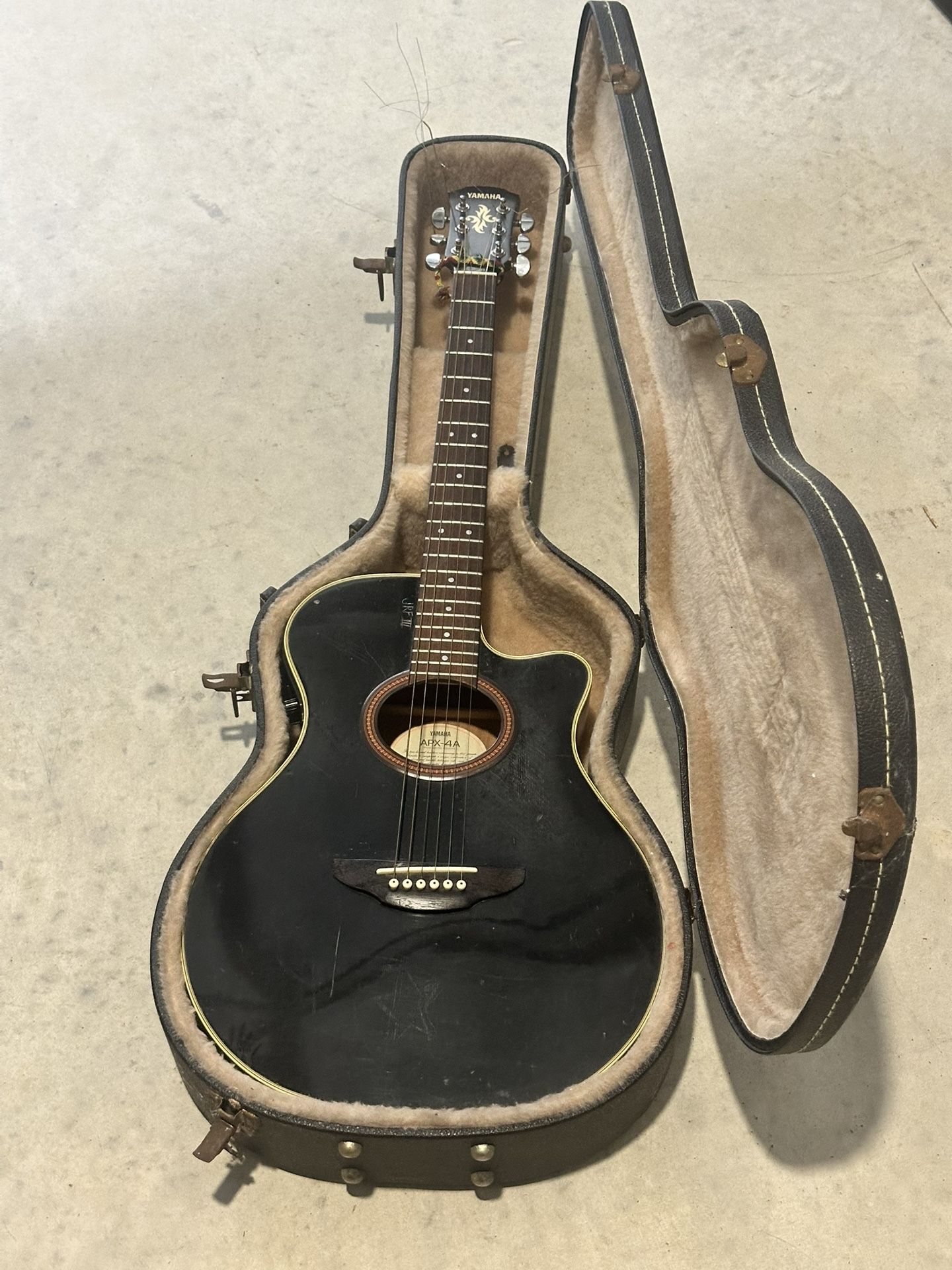 Black Yamaha APX-4A Acoustic Electric Guitar