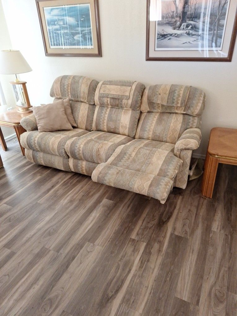 Couch w Recliner