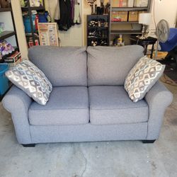 Loveseat 