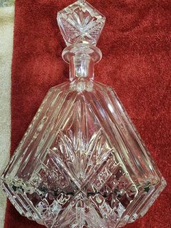 Dublin Triangular Crystal Decanter - Elegant & Vintage