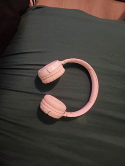 JBL wireless Bluetooth headphones + portable phone charger