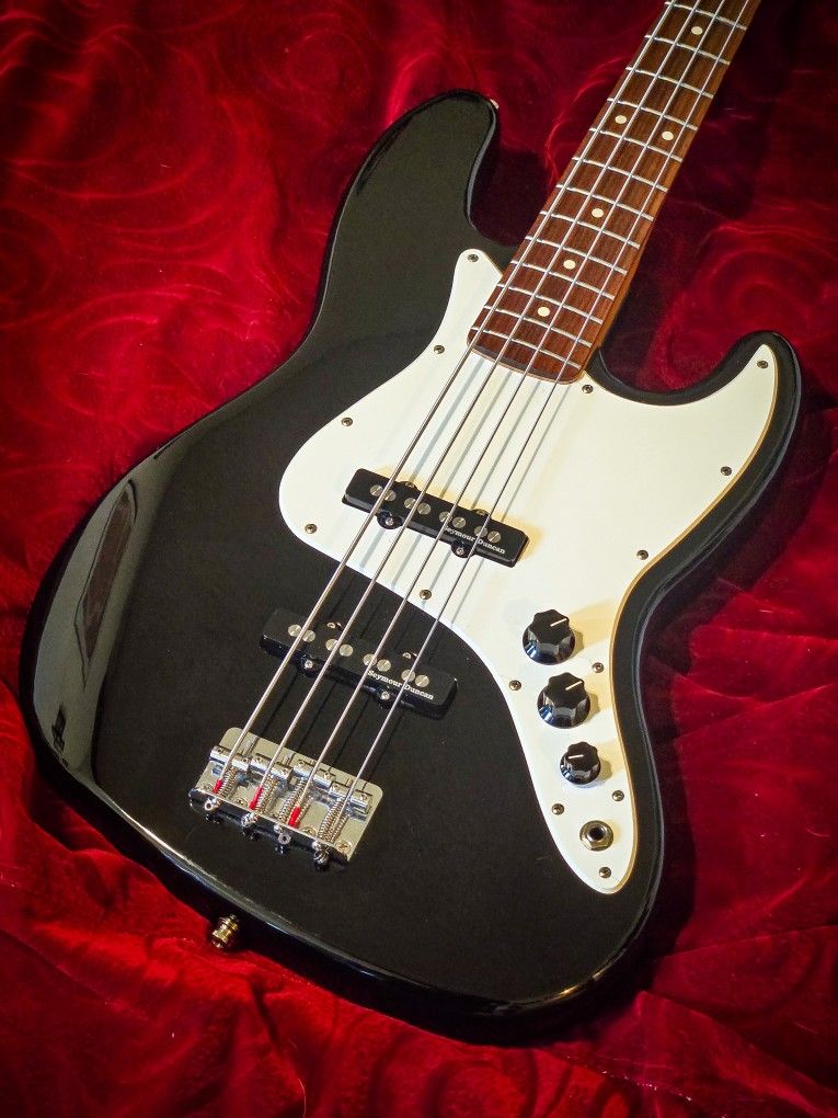 Fender Jazz Bass "Squier Series" With Seymour Duncan And HipShot Tuners Bass Guitar