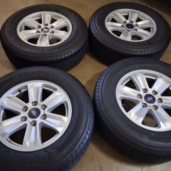 17"Rines y Llantas Ford F 150 Semi Nuevos 