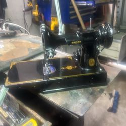 Singer Electric Sewing Machine 221-1