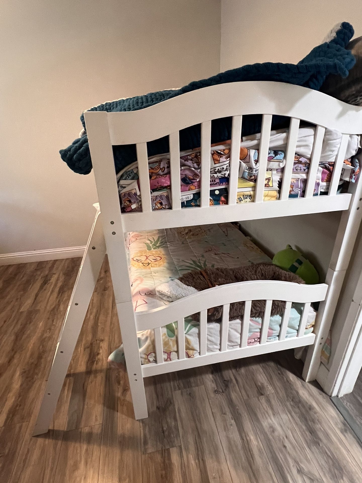 Twin Bunk bed-white