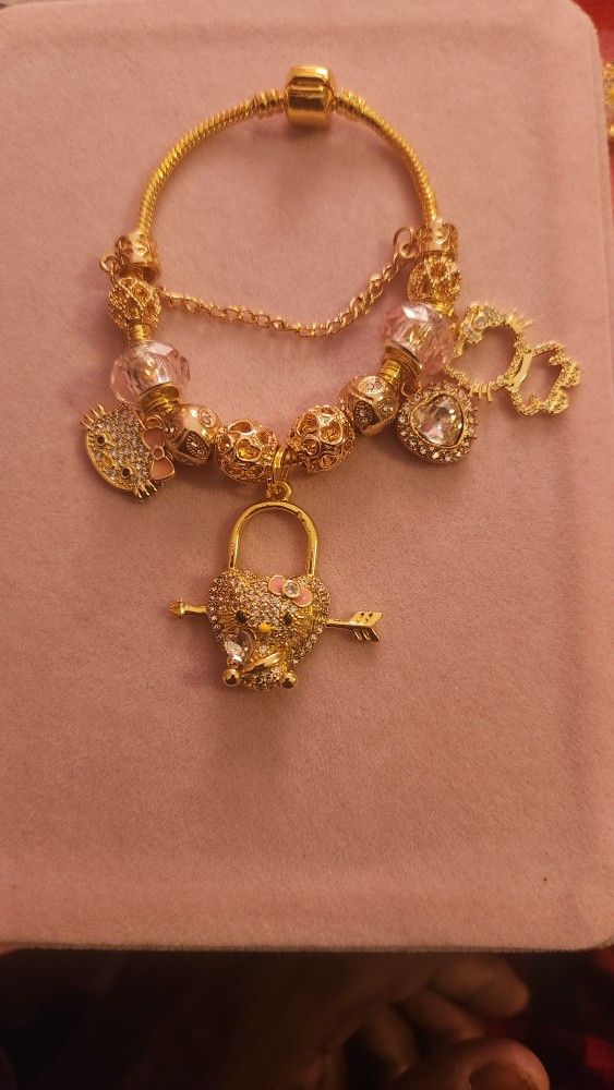 Brand New Hello Kitty Gold Glitter Head Bracelet