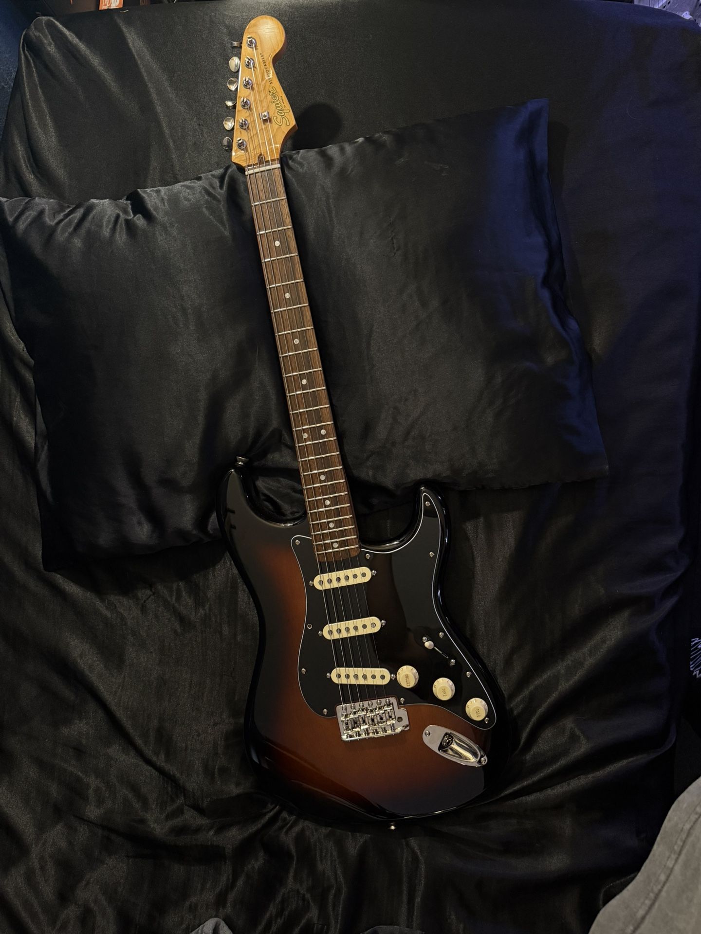 🎸 For Sale: Squier Classic Vibe 60s Stratocaster – Upgraded w/ Fender Tex Mex Loaded Pickguard!