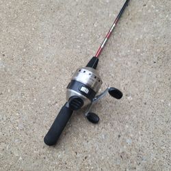 Zebco 33 Max Spincast Fishing Reel and 6' Rod Fishing Pole