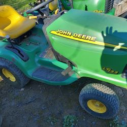 John Deere LT133