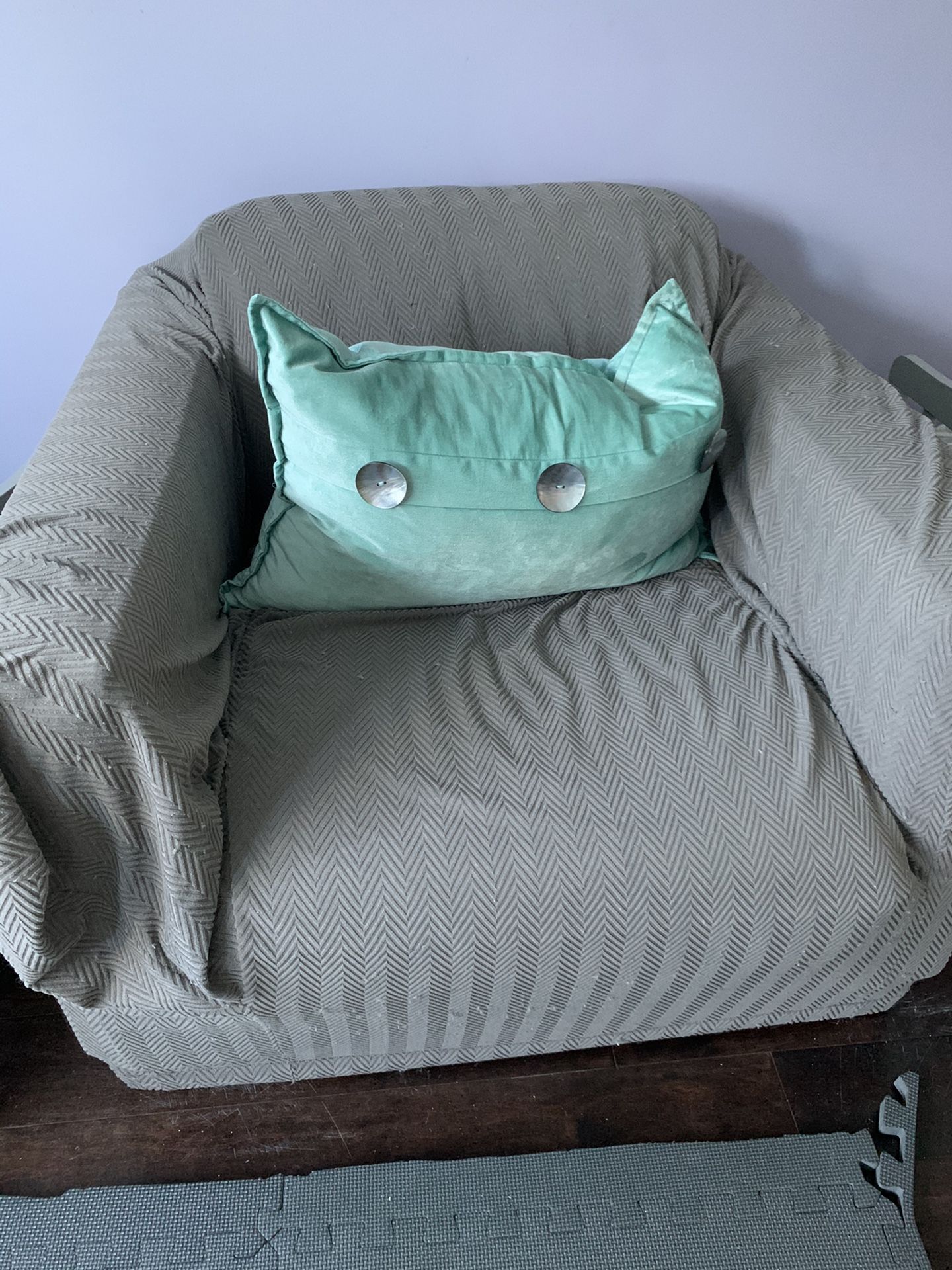 FREE Oversized chair with slipcover