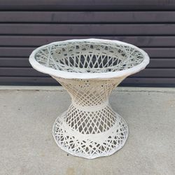 Mid Century Modern 1960'S  Woodard Spun Fibreglass  Side  / End Table with Glass Top. 