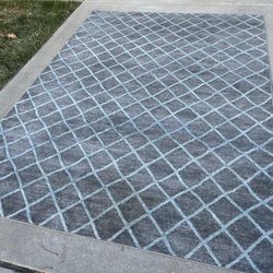 Large Gio Pattern Area Rug (6’7”x9’2”)