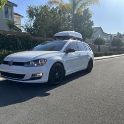 2017 Volkswagen Golf SportWagen