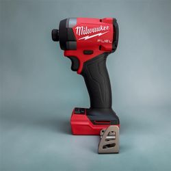 Milwaukee m18 fuel impact 1/4 hex