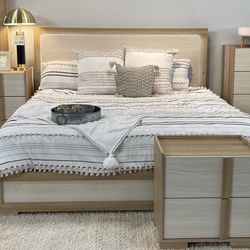 4pc Queen Bed, Dresser, Mirror, Nightstand- Bedroom Furniture