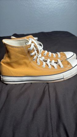 Brownish/yellow converse size 9.5