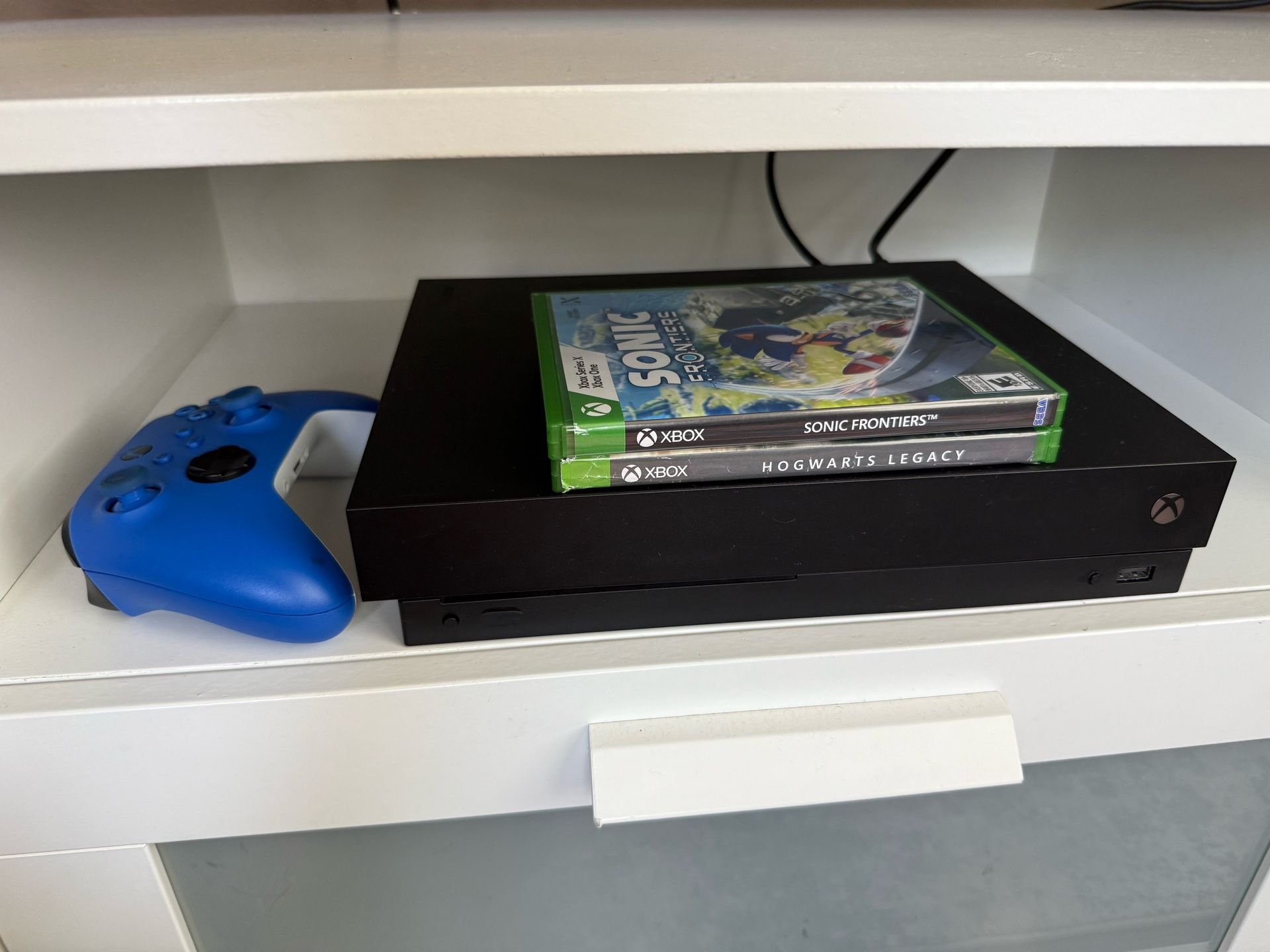 Xbox One X 1tb W Games And Controller