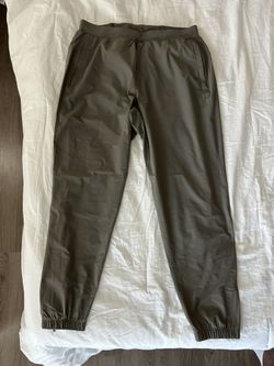 Lululemon pants (medium)