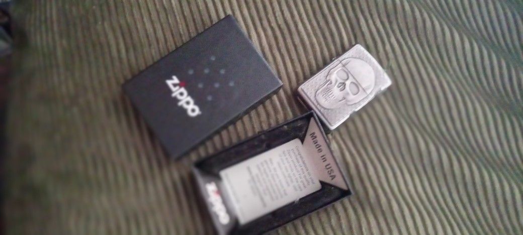 New Rare Must Have Factoy Original Never Used Zippo Skull π Lighter In Original Zippo Box