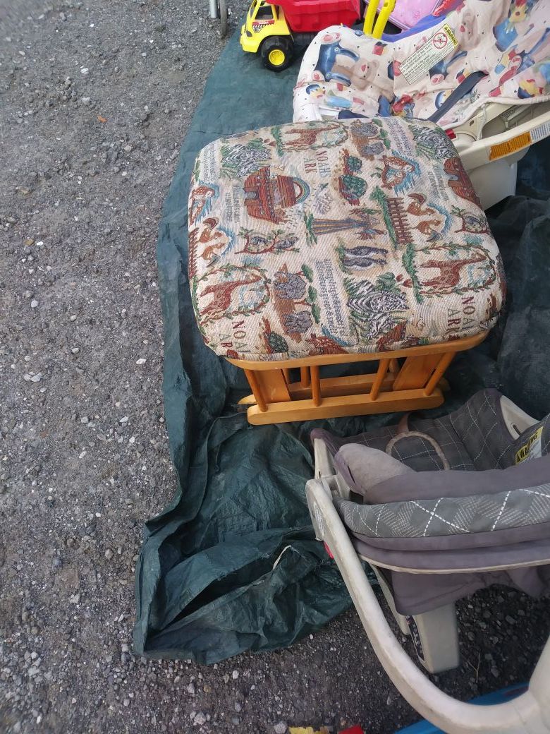Foot stool, that rolled ,when u sit on it.$30.00.