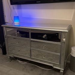 Mirrored 6 Drawer Dresser