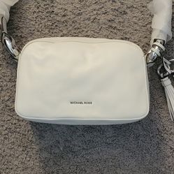 White MIchael Kors Bag. 