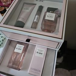 victoria secreats gift set 