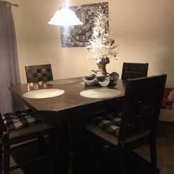 Table/chairs