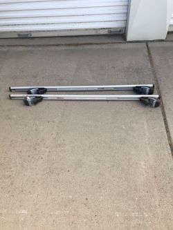 Adjustable locking roof rack crossbars