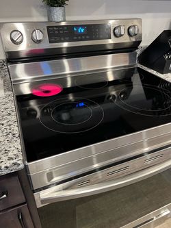 18 months old - Samsung electric stove//overn