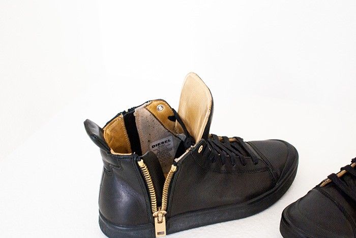 新品未使用DIESEL レザースニーカー S-NENTISH ゴールドジッパー Diesel S-NENTISH Black Leather Sneakers for Sale in Las Vegas, NV