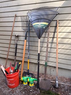 Assorted Garten Tools