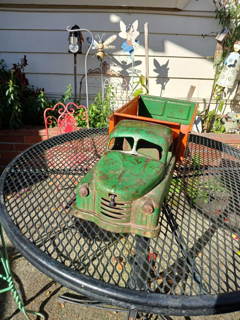 1950's Stucto Hydrolic Dump Truck