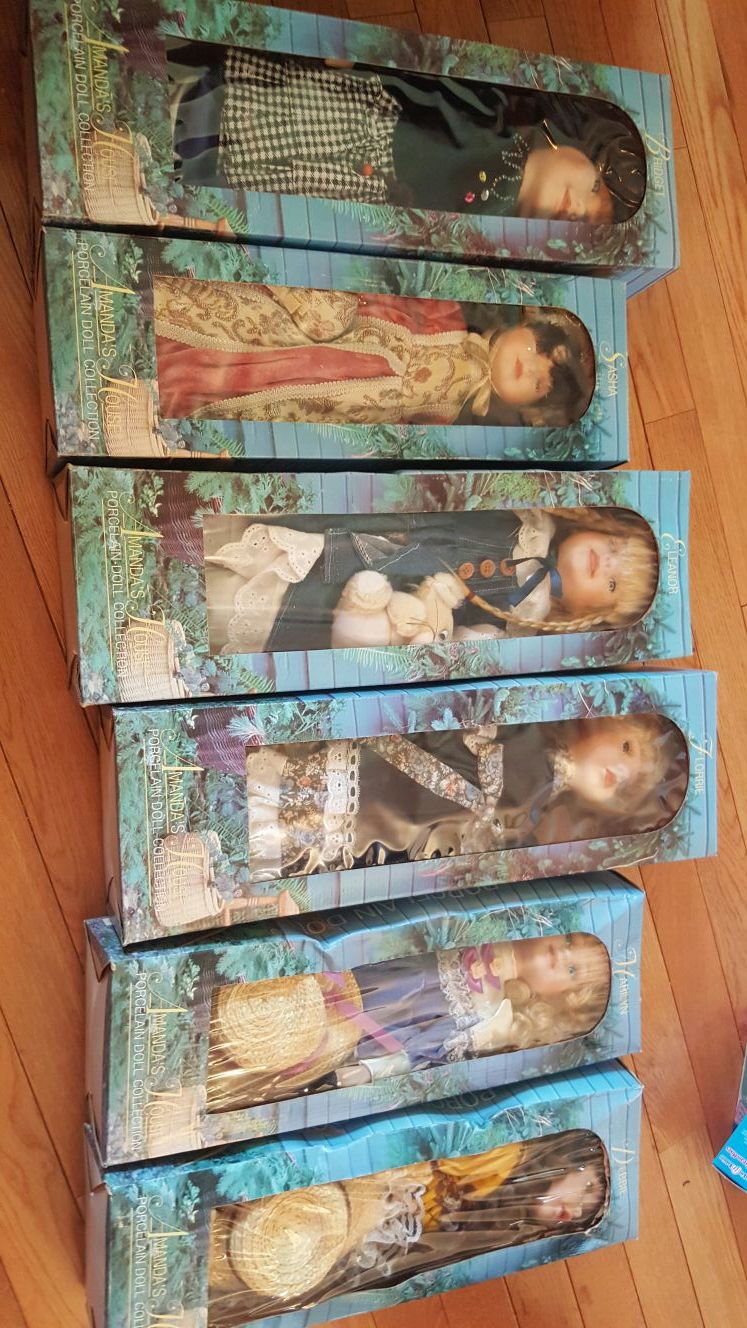 Set of 6 Amanda's house porcelain doll