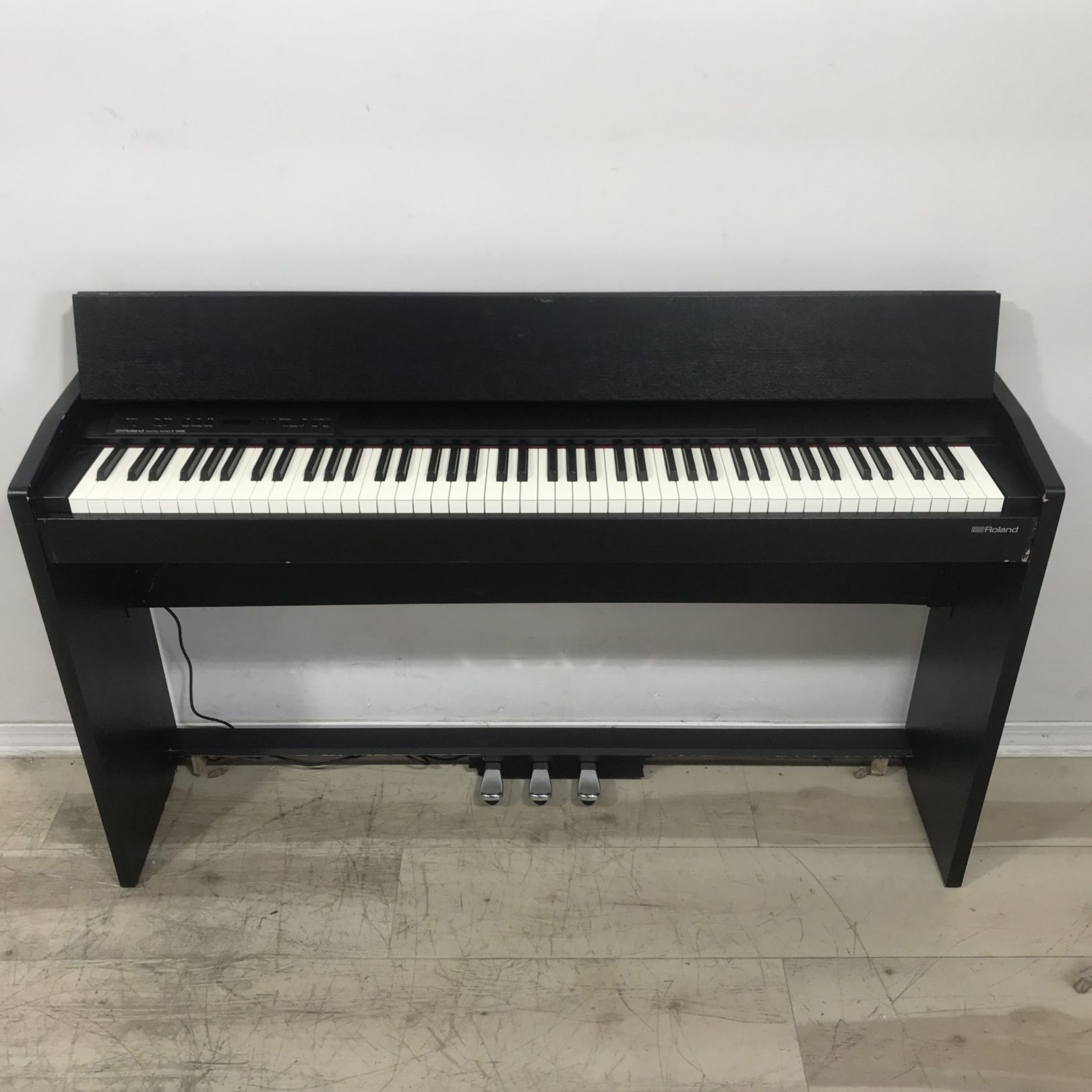 Roland F-140R Compact Digital Piano