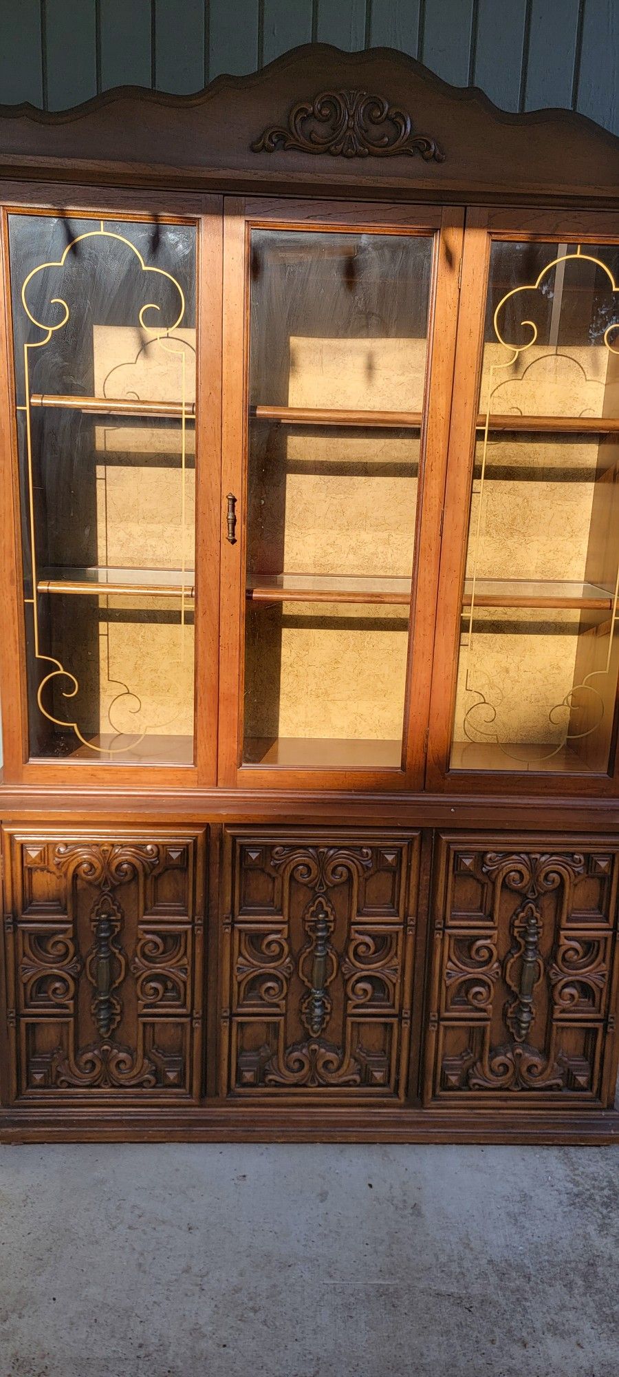 Vintage China / Curio Cabinet
