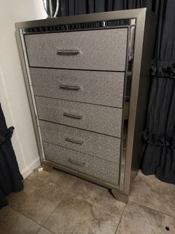 5-Drawer Mirrored Chest Dresser