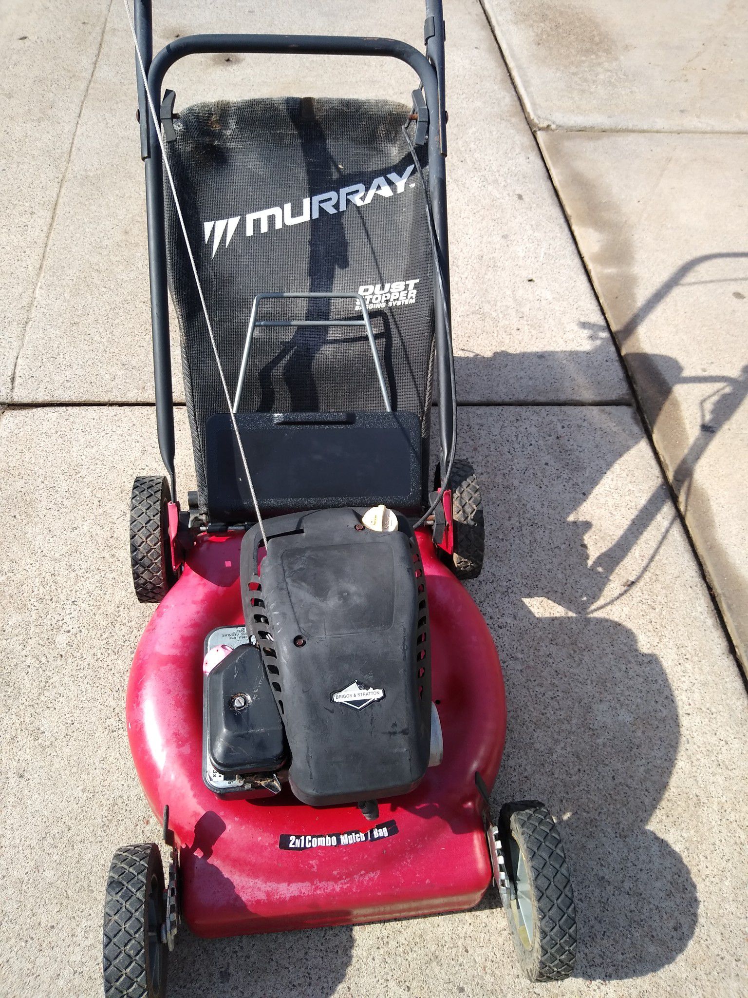 Briggs and Stratton rear bagging mulching gas lawnmower runs good and strong