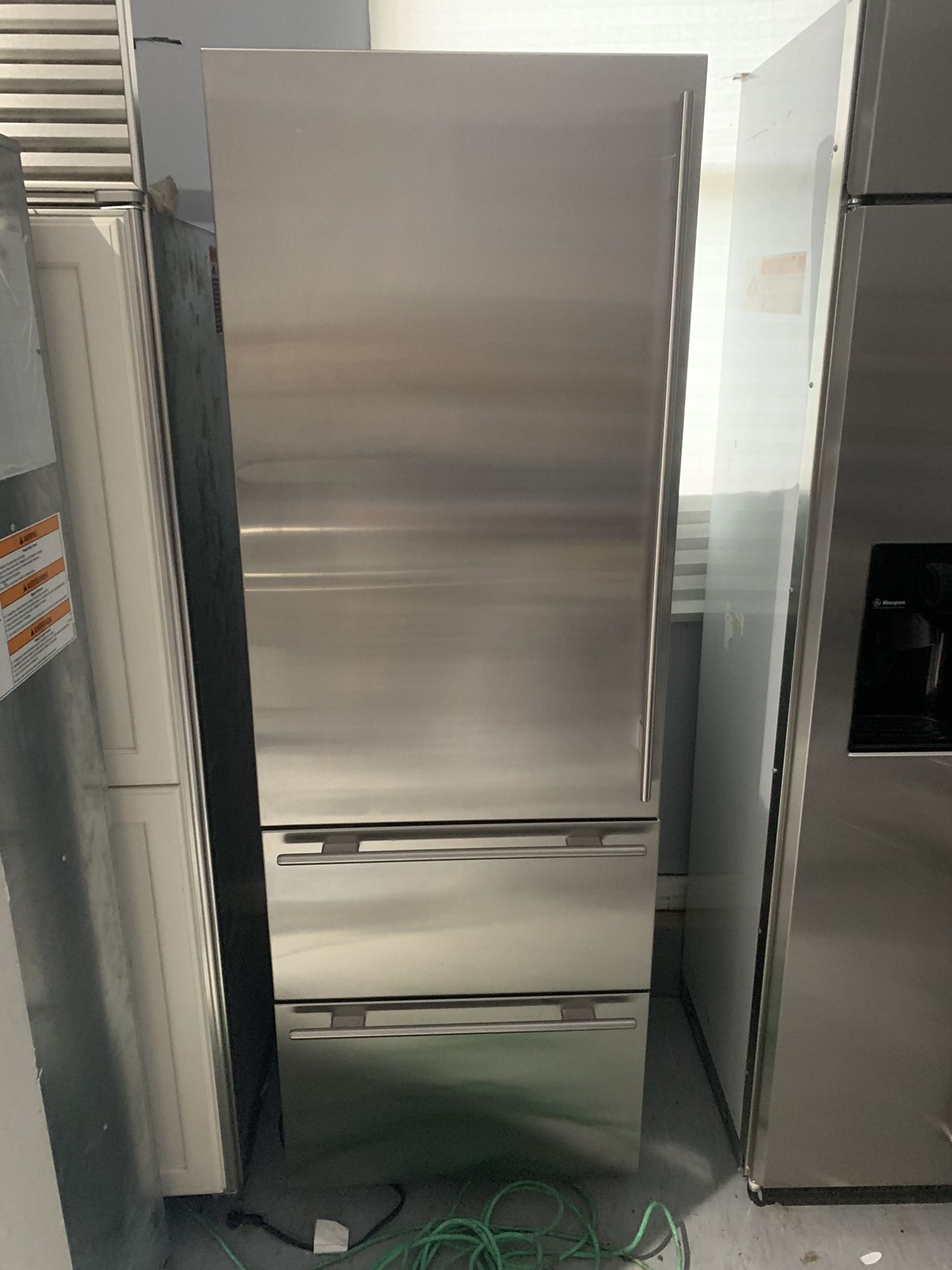 Subzero 27” refrigerator