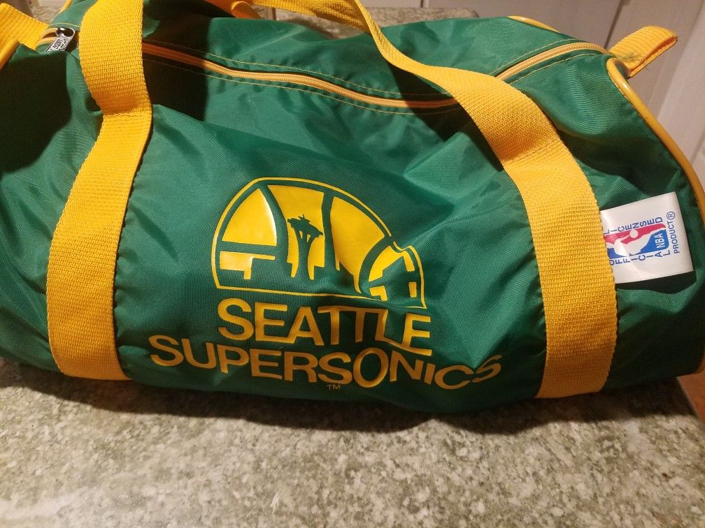 Vintage 80's NBA Seattle supersonics duffle bag