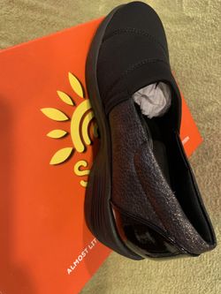 SoLite Black Shoe 6.5 Medium