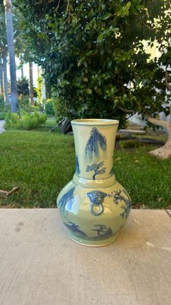 Chinese decorative green blue vase