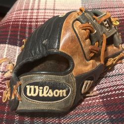 A200 Wilson Baseball Glove