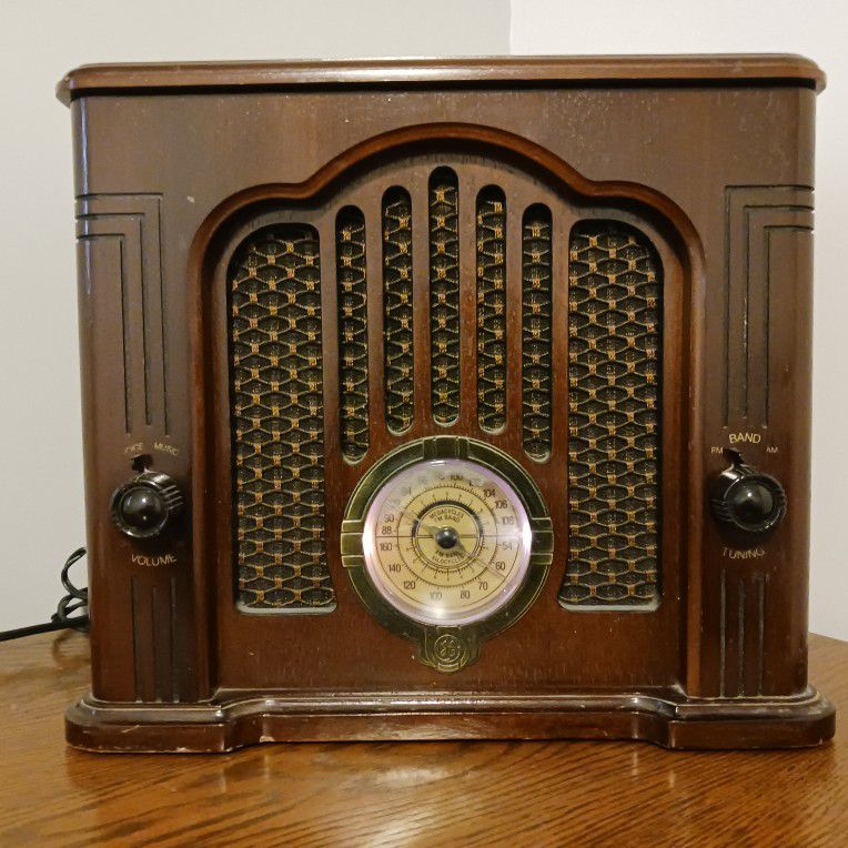 GE Radio with Cassettle player Model 7-4135A