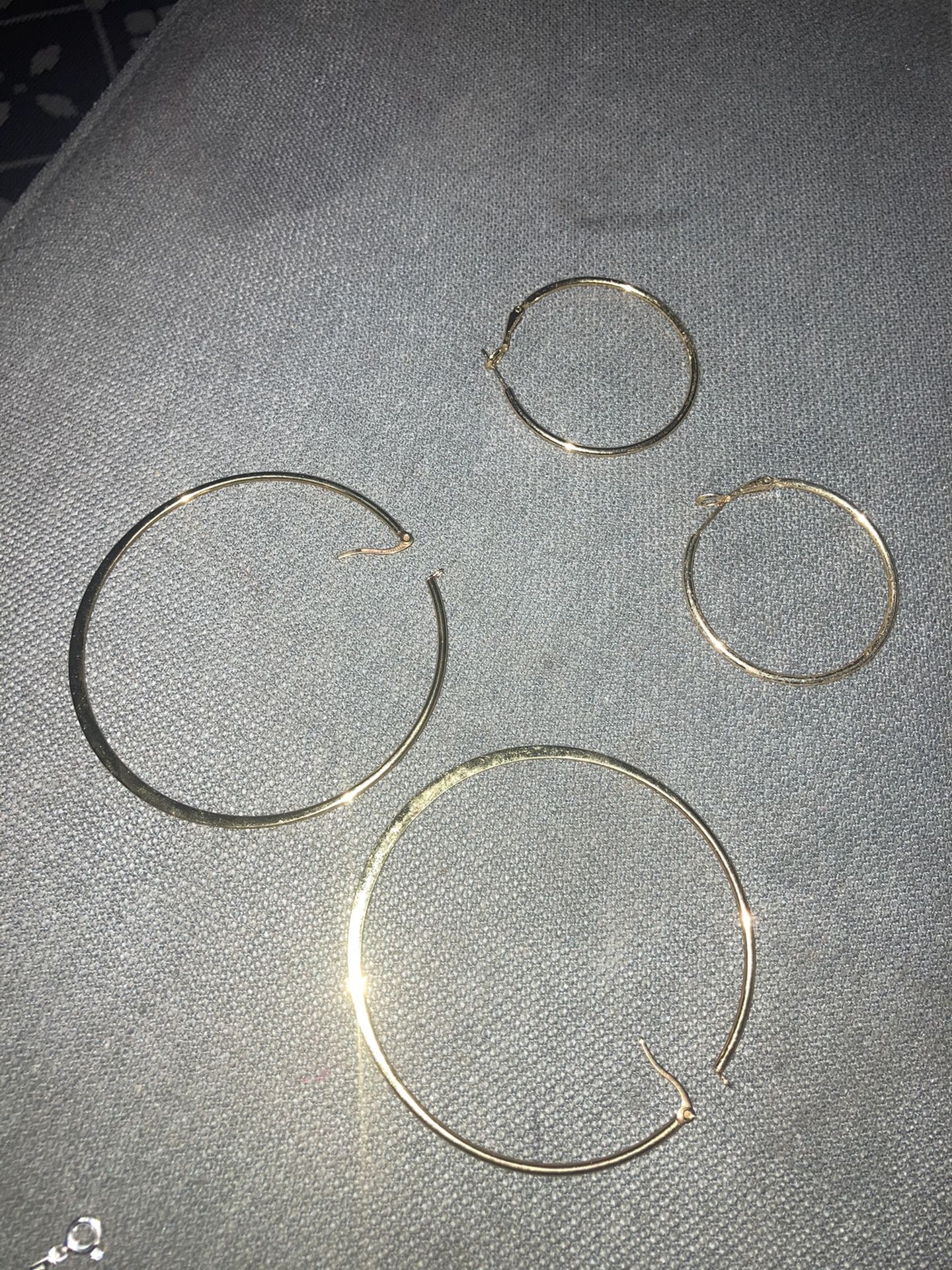 2 pair of gold plated hoop earrings 10$ for all