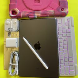 Apple IPad 7th Generation (10.2” Retina / IOS 18 / Touch ID ) 32GB with stylus pen, keyboard, case  & Accessories (128GB $249) 
