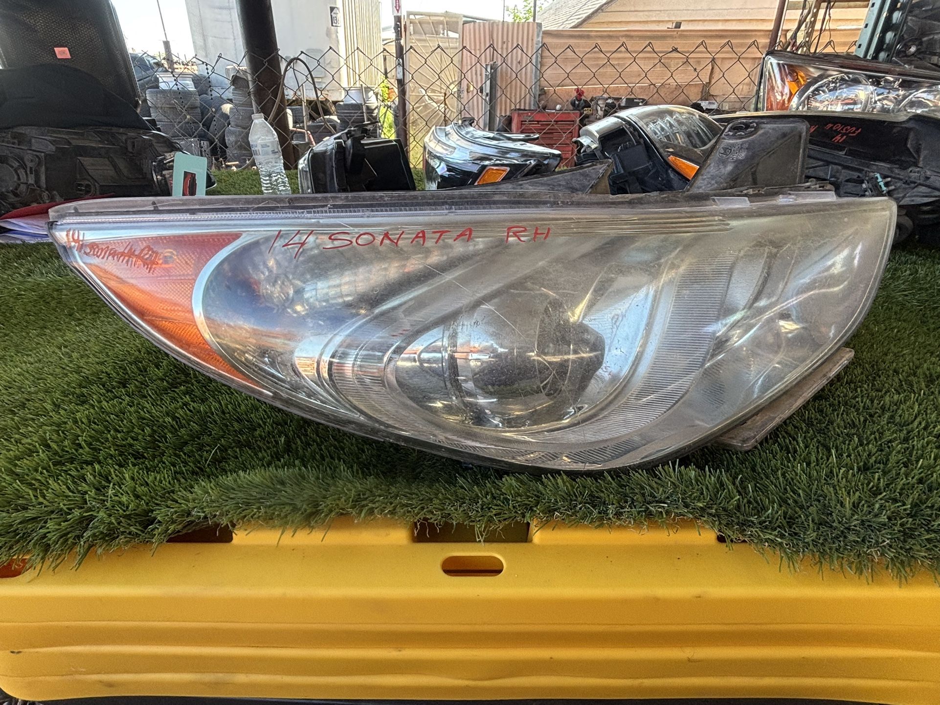 2014 Hyundai sonata RH Headlight 
